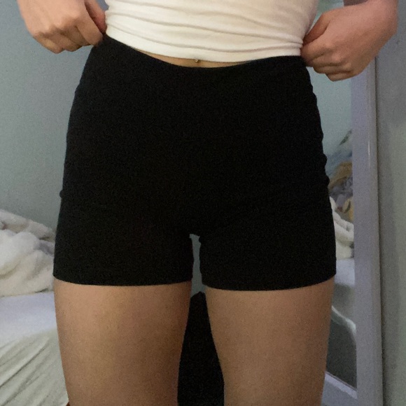 Aritzia black shorts - Picture 2 of 3